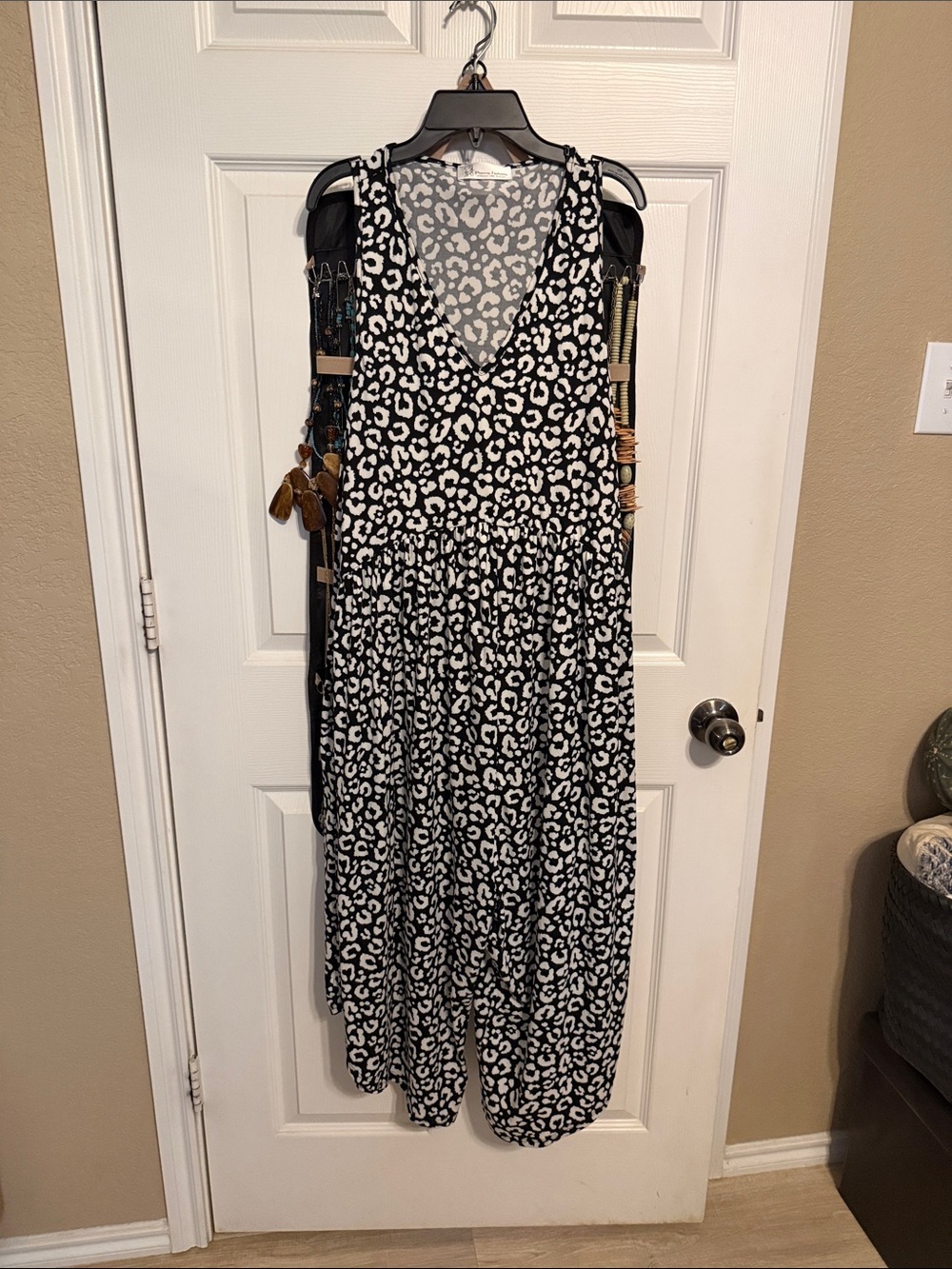 Sleeveless V-Neck Black and White Leopard Print jumper.